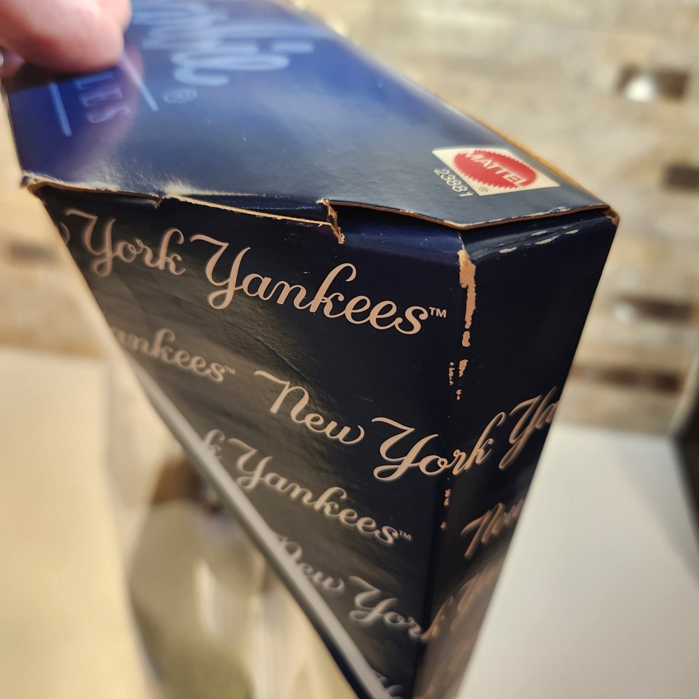 Mattel New York Yankees Barbie Collectibles 1999 MLB Edition Doll 23881 NEW - Picture 8 of 10